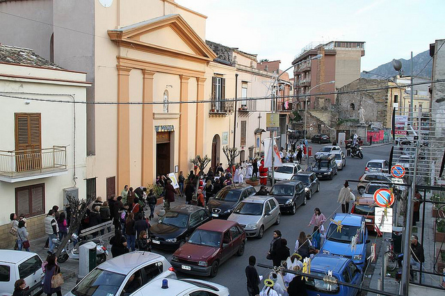 La festa nel quartiere in prossimit� della parrocchia di S. Gaetano 